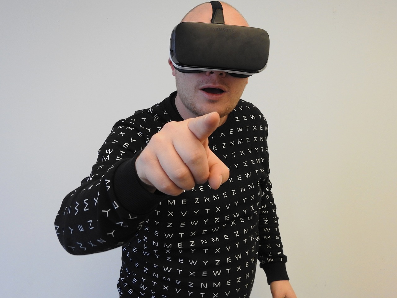 virtual-reality-1389038_1280